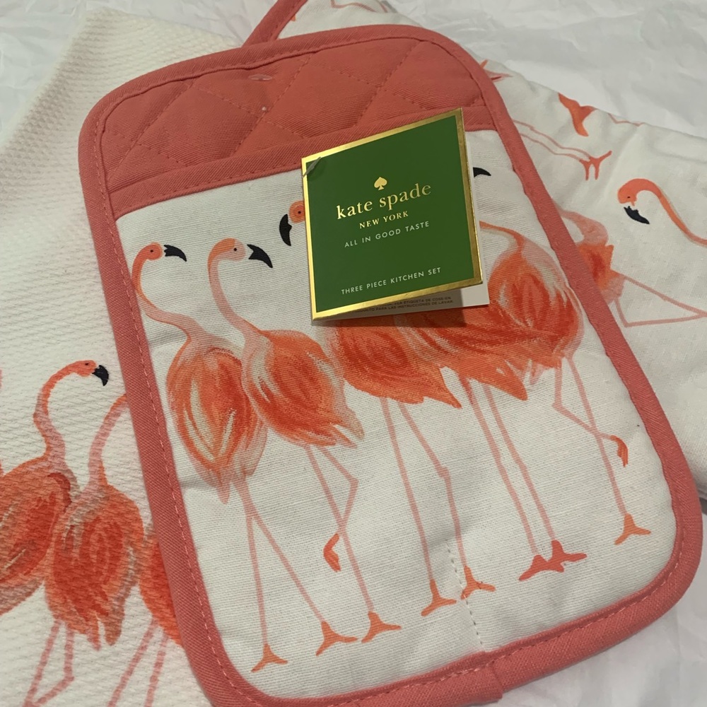 Kate Spade Strut your Stuff” 3 Piece kitchen set